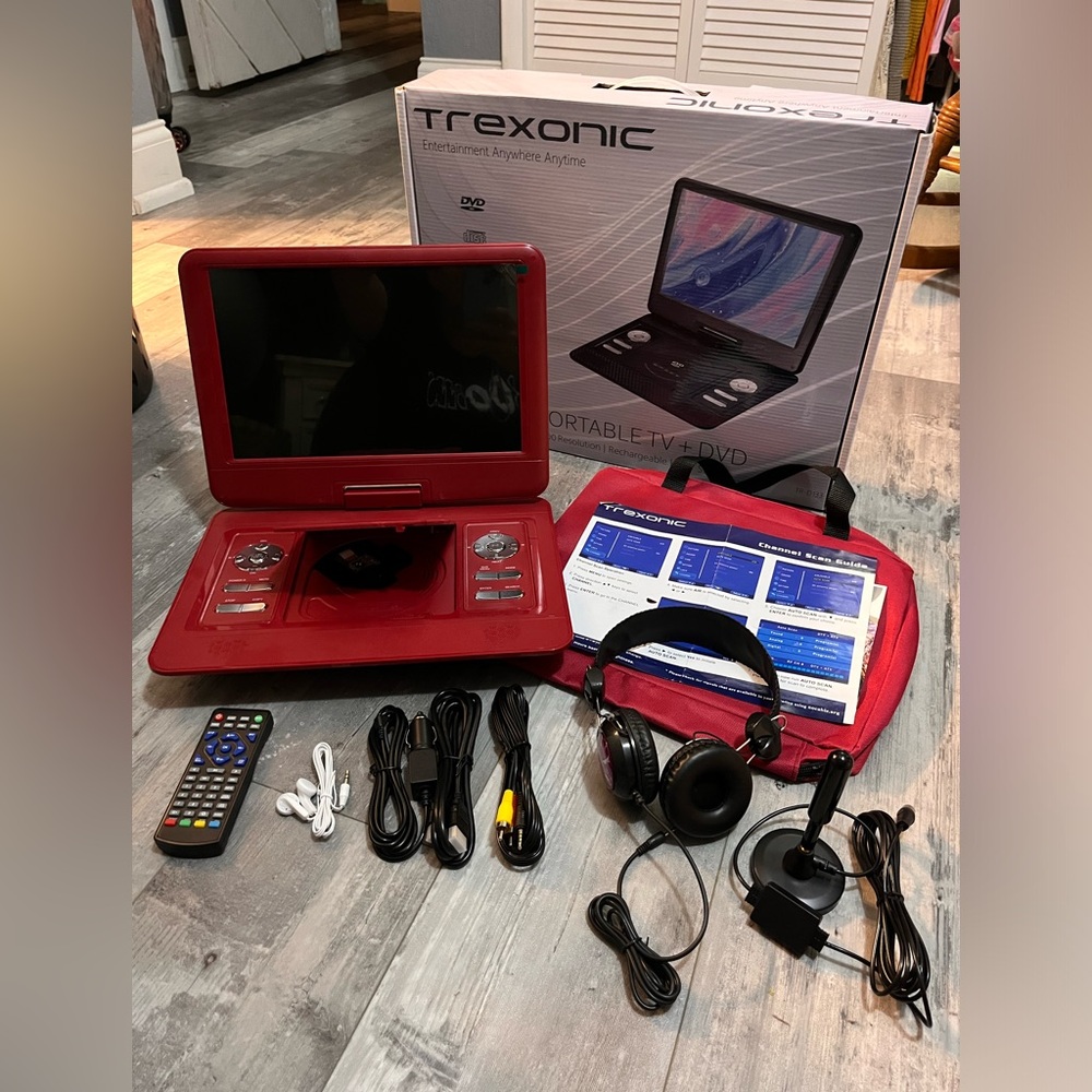 Trexonic 13" Portable TV/DVD Player w/Headset, Carrying Bag, & Antenna
